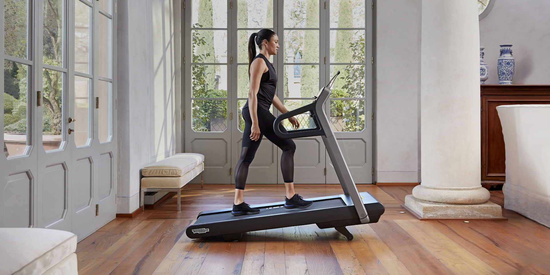 technogym_myrun-treadmill_running_walking_family_hero-1-1